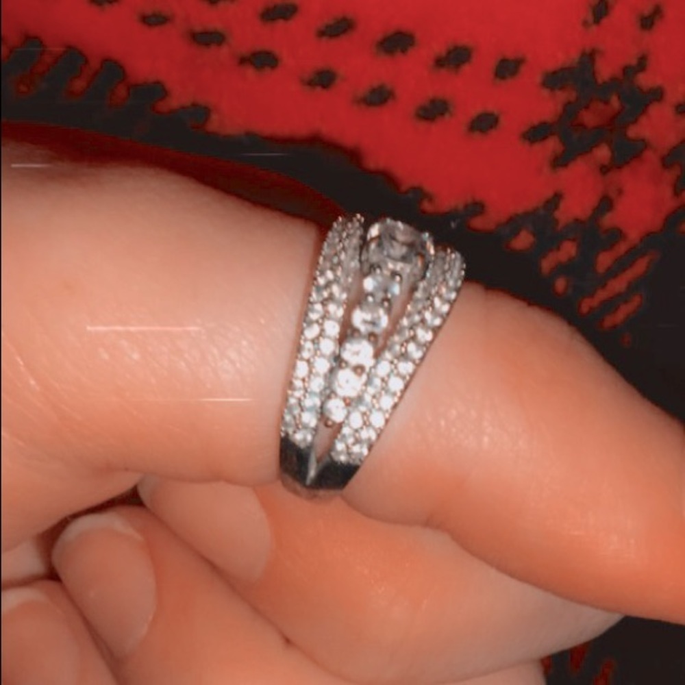 Ring - Picture 3 of 4